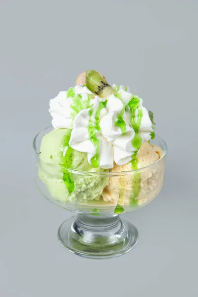 Icecream With Fruits — Stock Photo, Image