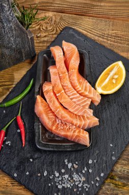 Kırmızı balık ve yağ