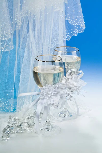 Flowers And Glasses — Stock Photo, Image