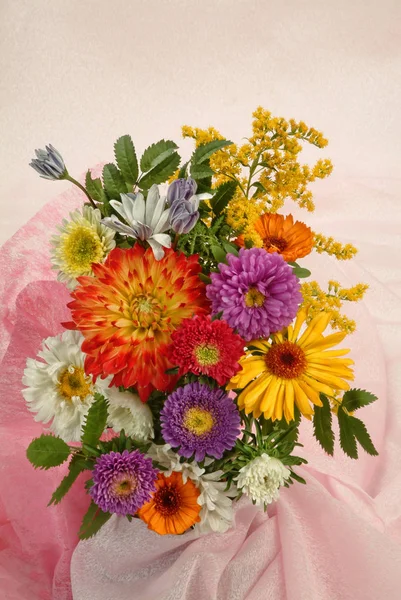 Kompozytyion z kwiatami — Zdjęcie stockowe