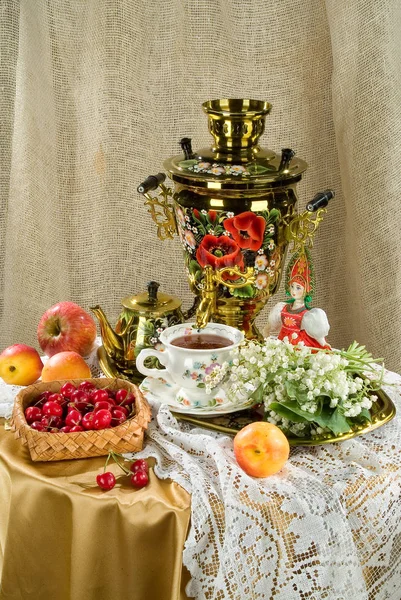 Frutas y flores — Foto de Stock