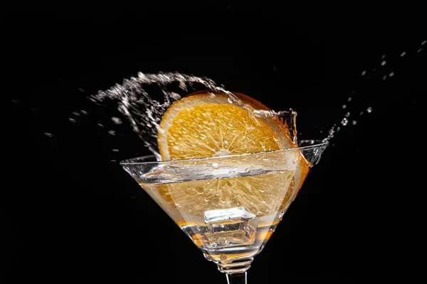Orange, Glas, Eis und Wasser — Stockfoto