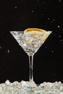 Cam, limon ve su sıçraması