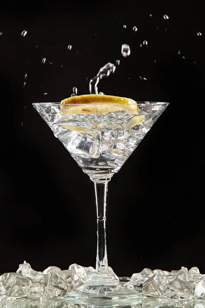 Cam, limon ve su sıçraması