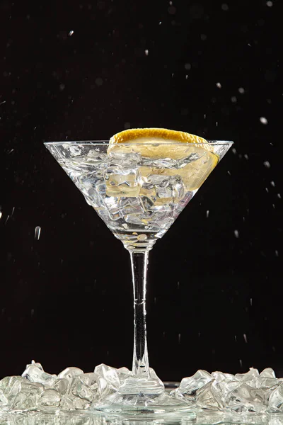 Cam, limon ve su sıçraması