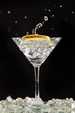 Cam, limon ve su sıçraması