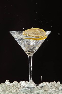 Cam, limon ve su sıçraması