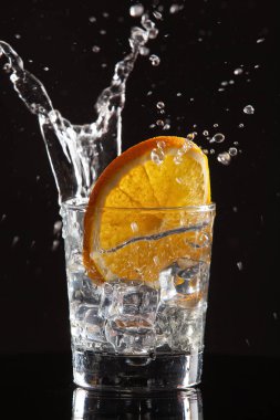 Cam, Turuncu, Buz Ve Sıçramalar