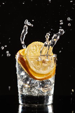 Cam, Turuncu, Buz Ve Sıçramalar