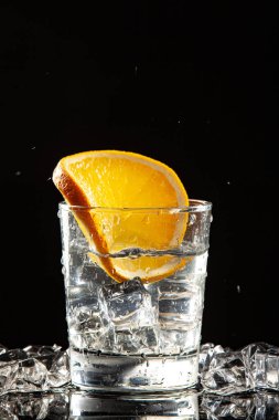 Cam, Turuncu, Buz Ve Sıçramalar