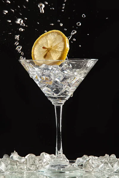 Cam, limon ve su sıçraması