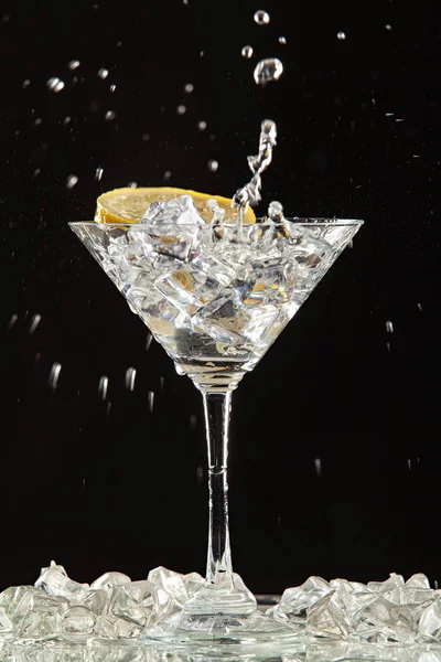 Cam, limon ve su sıçraması