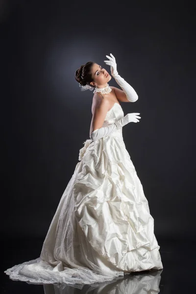 Молодая Красивая Женщина Свадебном Платье Фоне Студии — стоковое фото