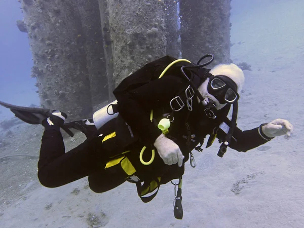 Potápěč Vrhá Nové Stránky Kast Ejlat Potrubí Společnosti Ejlat Aškelon — Stock fotografie
