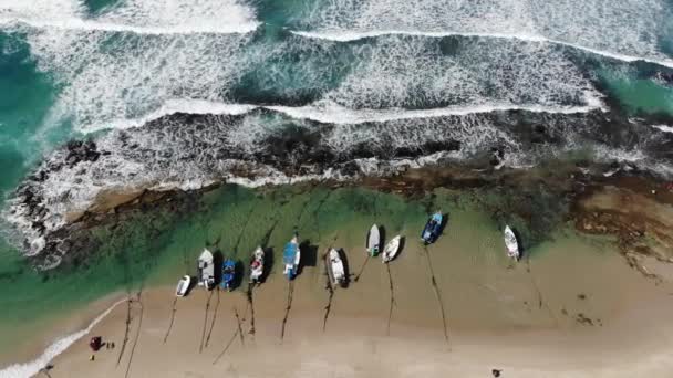 Μικρό Ψαρολίμανο Στις Ακτές Της Μεσογείου Στα Δυτικά Της Πόλης — Αρχείο Βίντεο
