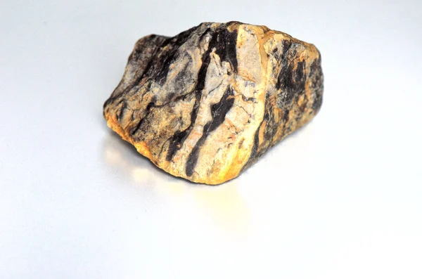 来自提姆纳山谷的石头 位于阿拉瓦沙漠以色列南部的白色背景 — 图库照片