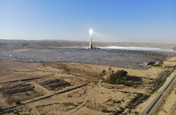 イスラエルのネゲヴ砂漠に太陽光発電所 — ストック写真