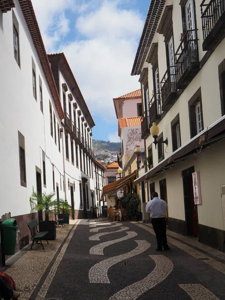Funchal, Portekiz 'in Madeira Adası özerkliğinin başkentidir.