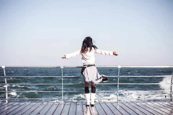 Jeune Femme Passe Bon Moment Par Mer Automne — Photo