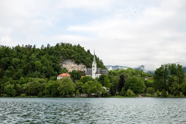 Nézd Hegyi Város Partján — Stock Fotó