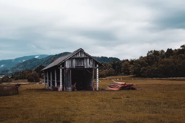 Weergave Van Houten Huis Berglandschap — Stockfoto