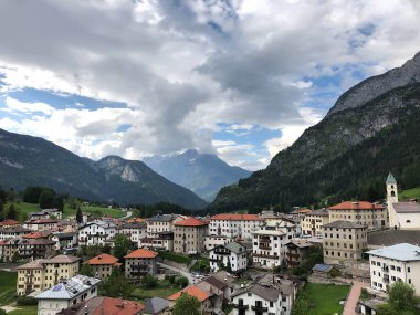 Dağlarda şaşırtıcı görünümü şehir