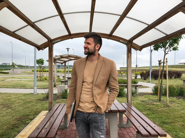 Young Man Holding Laptop Stading Arbor — Stock Photo, Image