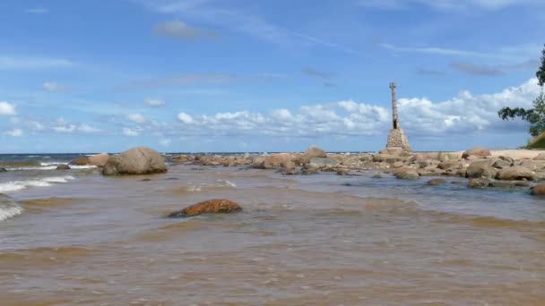 Руины заброшенного и усеянного морем Курмрагского маяка — стоковое видео