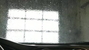 Otomatik oto yıkama bir araç içinde görüldü