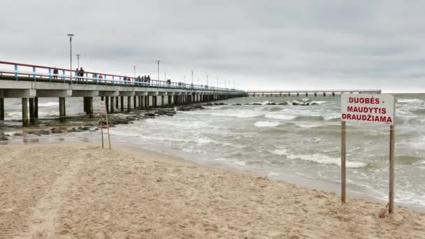 Voetganger zee Pier in Palanga, Litouwen — Stockvideo