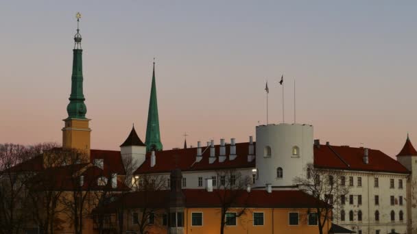 De skyline van de binnenstad van Riga — Stockvideo