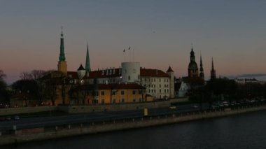 Riga Eski Şehir Günbatımından sonra Skyline