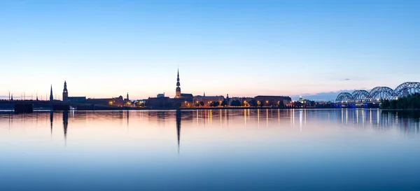 Utsikt Över Riga Cityline Panorama Tidigt Morgonen Över Floden Daugava — Stockfoto
