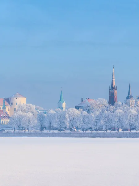 Lettország Fővárosának Rigának Téli Városképe Fagyott Fákkal Borított Óváros — Stock Fotó