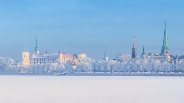 Winter Skyline Latvian Capital Riga Old Town Frost Covered Trees — Stock Photo, Image