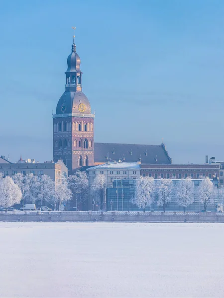 Skyline Hivernale Riga Capitale Lettone Vieille Ville Aux Arbres Gelés — Photo