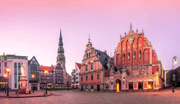 Stadhuis Plein Met Huis Van Blackheads Sint Peter Kerk Riga — Stockfoto