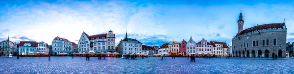 Skyline Notturno Piazza Del Municipio Tallinn Piazza Del Mercato Vecchio — Foto Stock