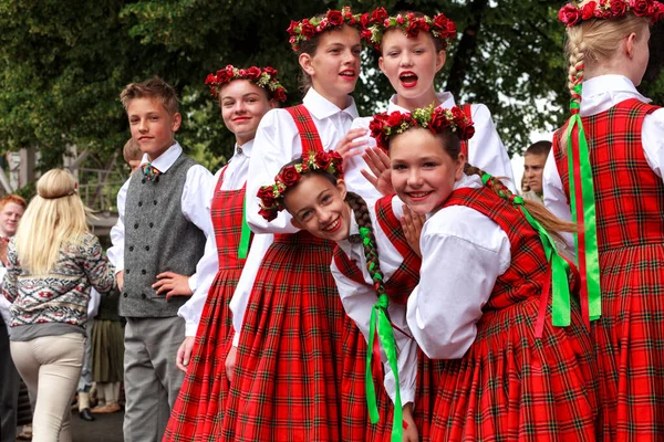 Riga Lettonia Luglio 2015 Giovani Ballerini Costume Tradizionale Dietro Quinte — Foto Stock