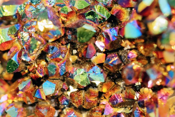 Gökkuşağı kuvars kristalleri çok güzel doğal arka plan olarak