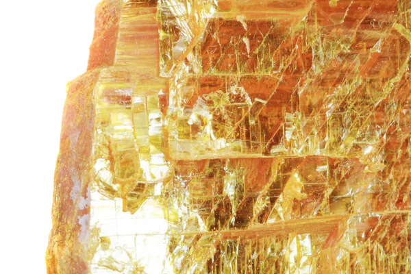 白い背景に分離された石黄鉱物 — ストック写真