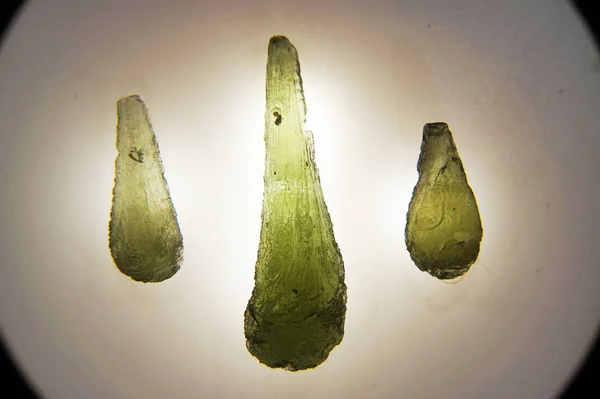 Moldavite 미네랄 배경에 — 스톡 사진