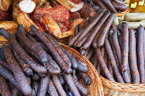 sosis ve diğer domuz eti güzel arka plan olarak füme