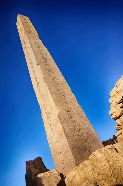 Höchster Monolyth Aus Ägyptischem Karnak Mit Blauem Himmel — Stockfoto