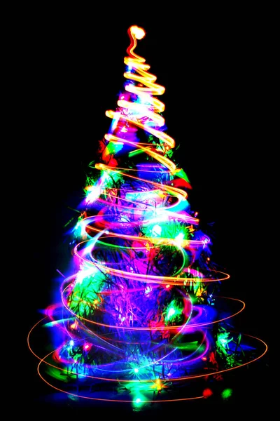 从圣诞灯中提取出的彩色圣诞树 — 图库照片