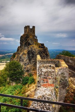 Çek Cumhuriyeti en romantik yer olarak eski trosky kale 