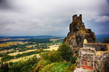 Çek Cumhuriyeti en romantik yer olarak eski trosky kale 