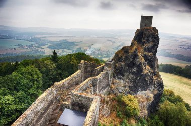 Çek Cumhuriyeti en romantik yer olarak eski trosky kale 