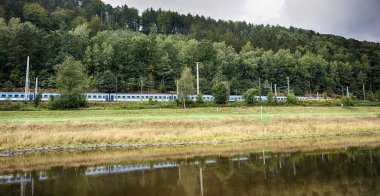 Deutsche tren elbe yakınındaki peyzaj