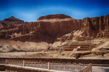 Kraliçe Hatsepsut Mısır'da Tapınağı yakınındaki çöl